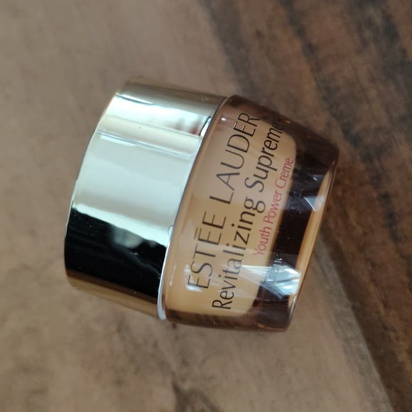 Estee Lauder - Picture 1 of 2